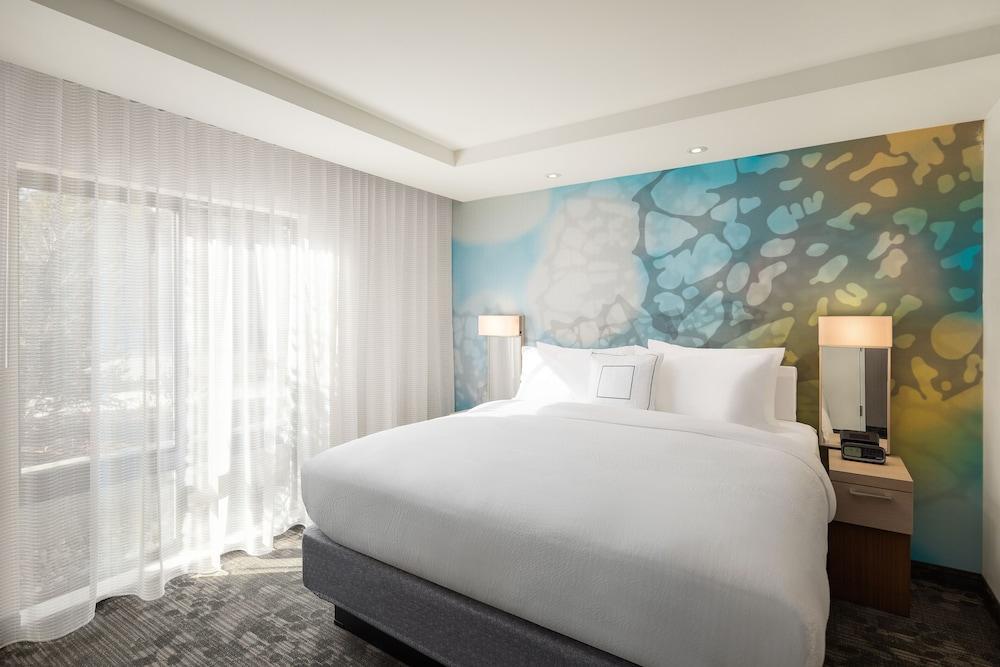 Courtyard By Marriott Seattle Northgate Hotel Екстериор снимка