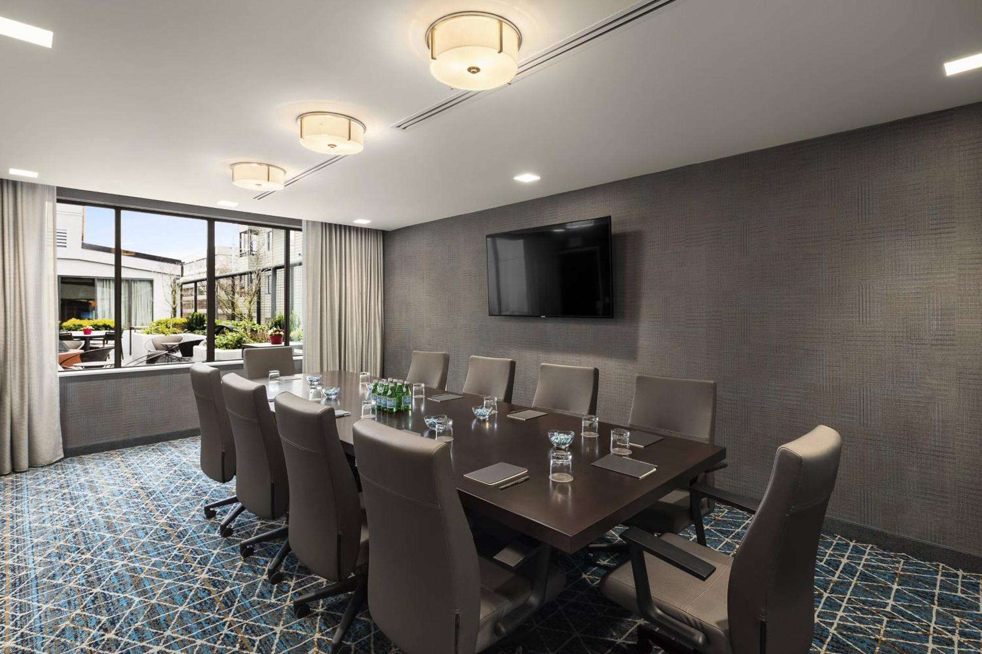 Courtyard By Marriott Seattle Northgate Hotel Екстериор снимка
