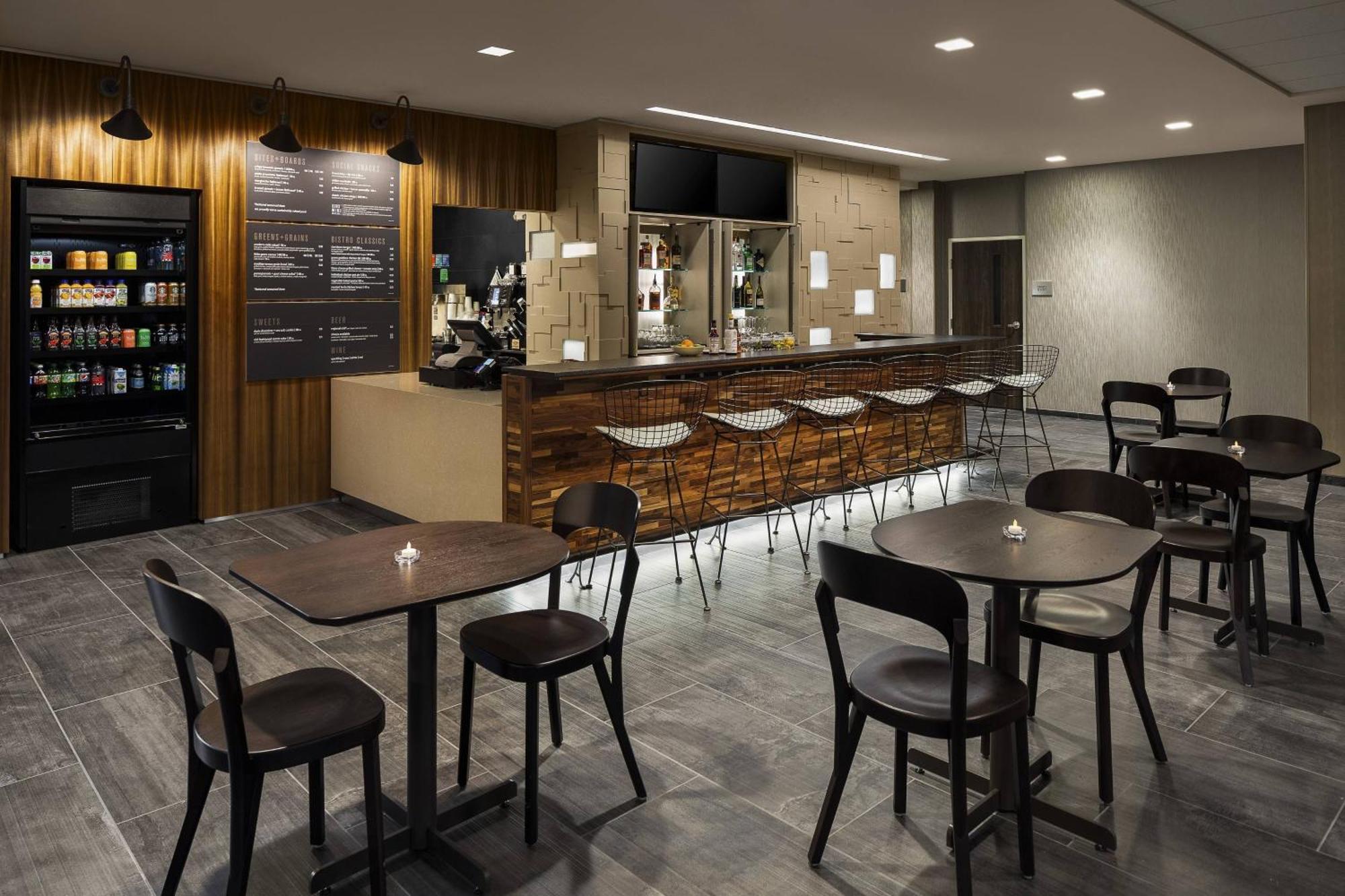 Courtyard By Marriott Seattle Northgate Hotel Екстериор снимка