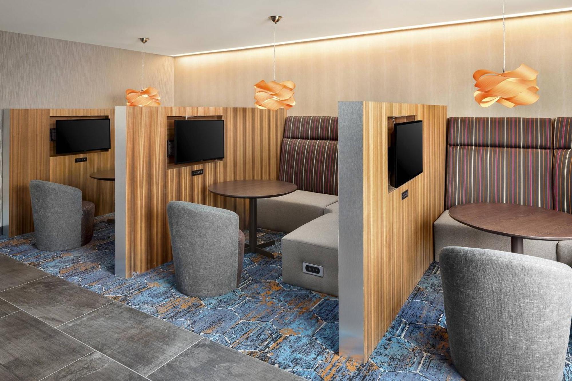 Courtyard By Marriott Seattle Northgate Hotel Екстериор снимка