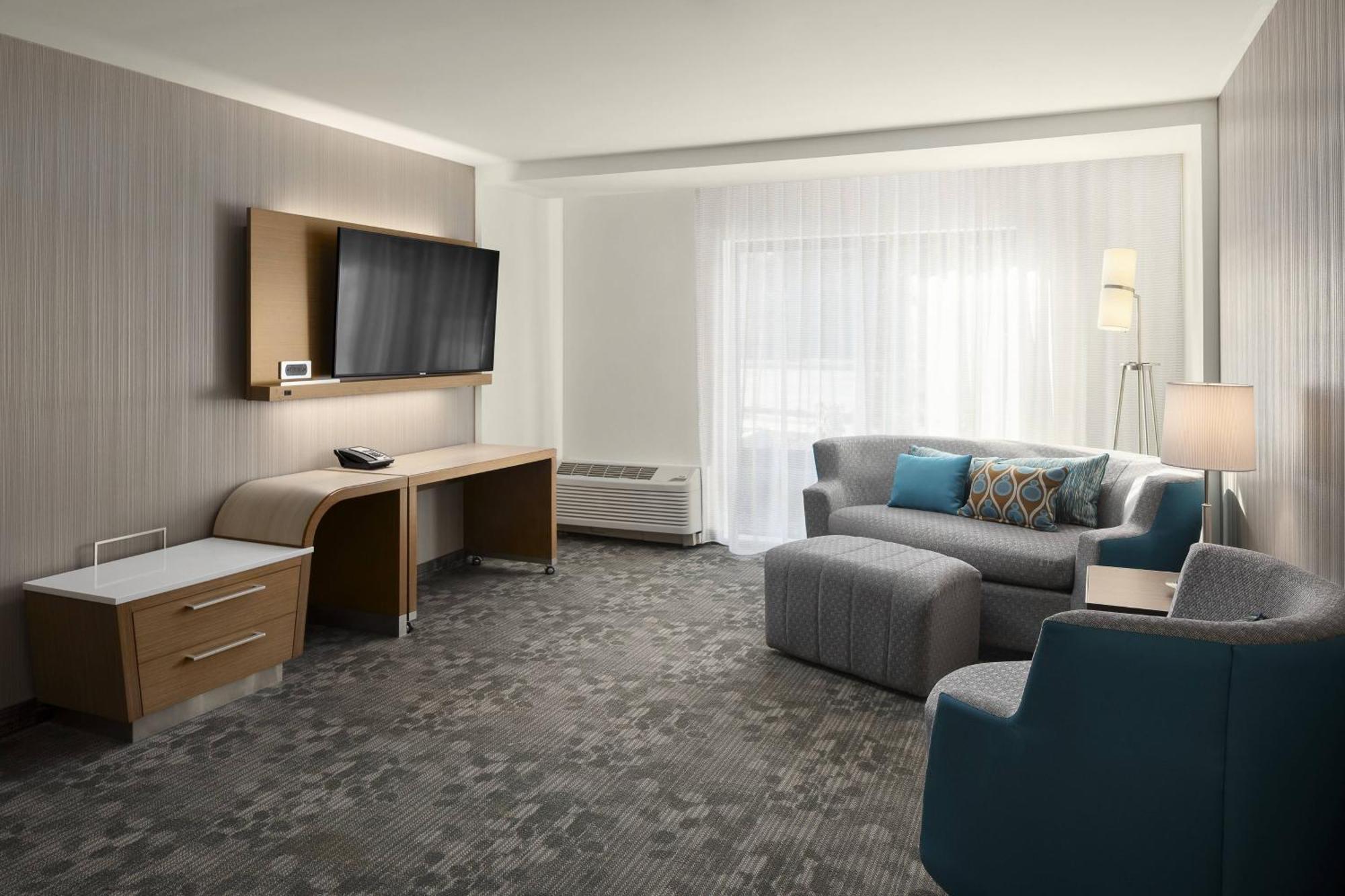 Courtyard By Marriott Seattle Northgate Hotel Екстериор снимка