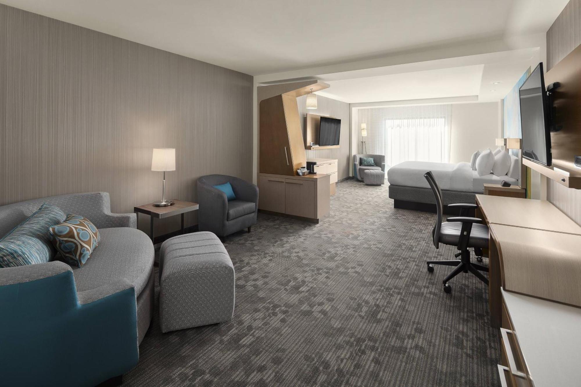 Courtyard By Marriott Seattle Northgate Hotel Екстериор снимка